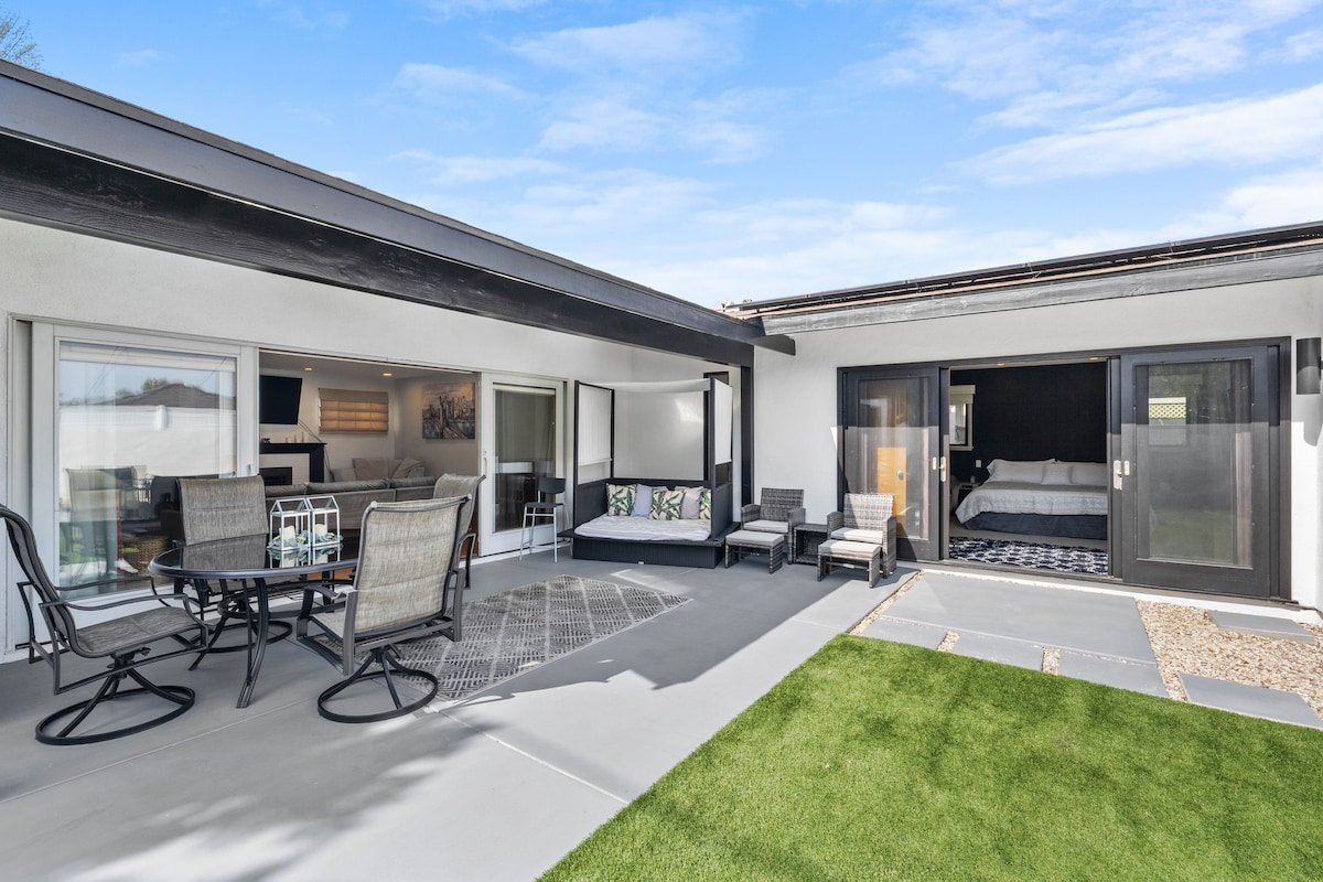 Toluca Lake Getaway Home gallery image 4