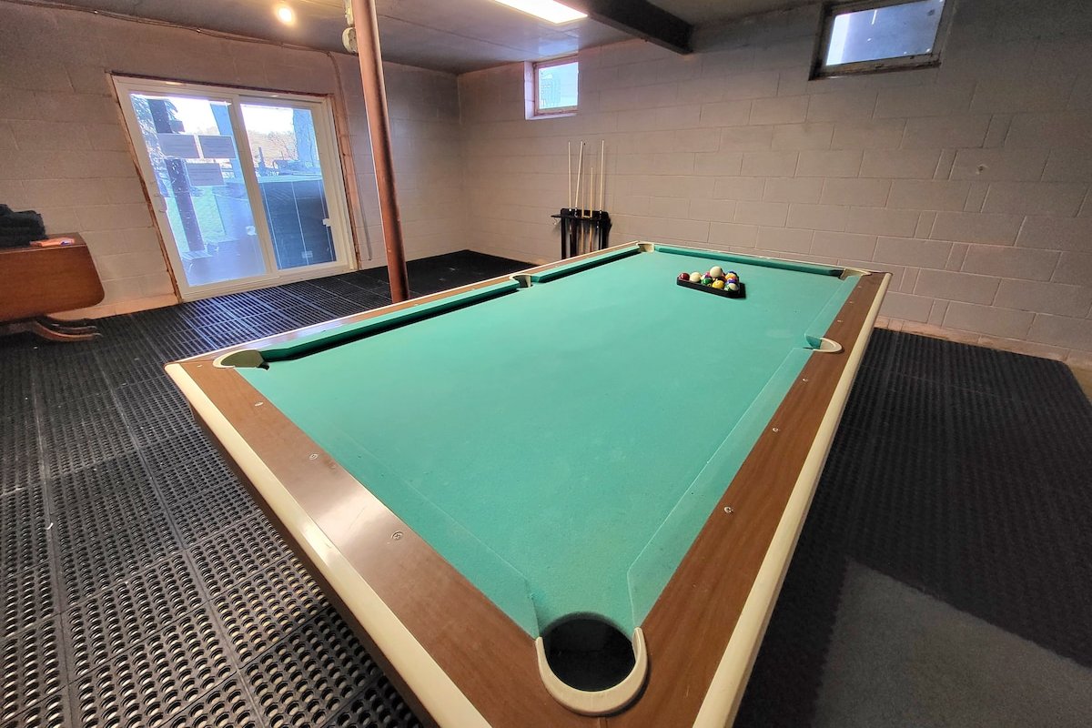Lake Retreat | Hot Tub |Pool Table | Peaceful| Fun gallery image 4
