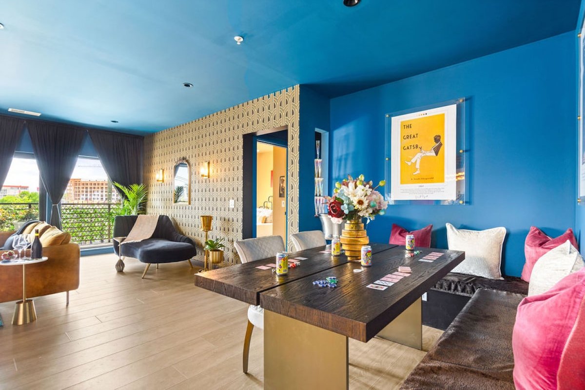 Daisy’s Saloon I Watch NYE Fireworks from Balcony gallery image 5