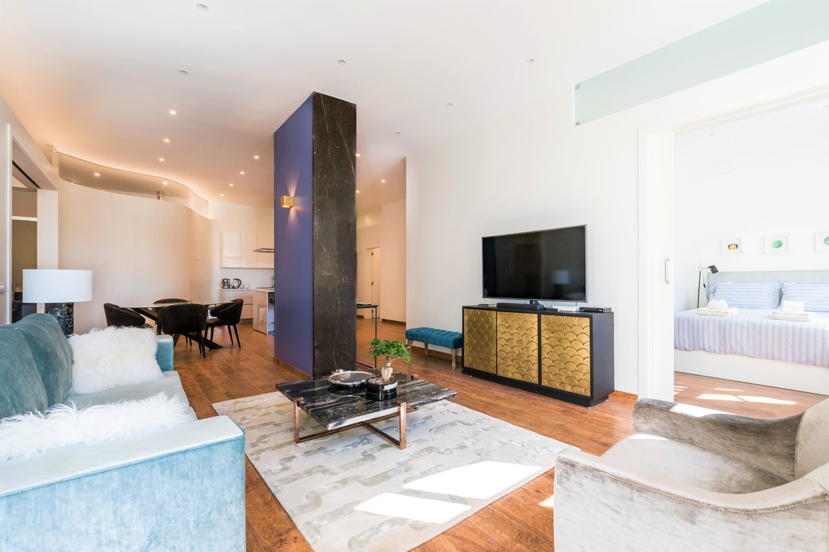 Elegant 2 bdrm Luxury in Historical Baixa, Lisbon