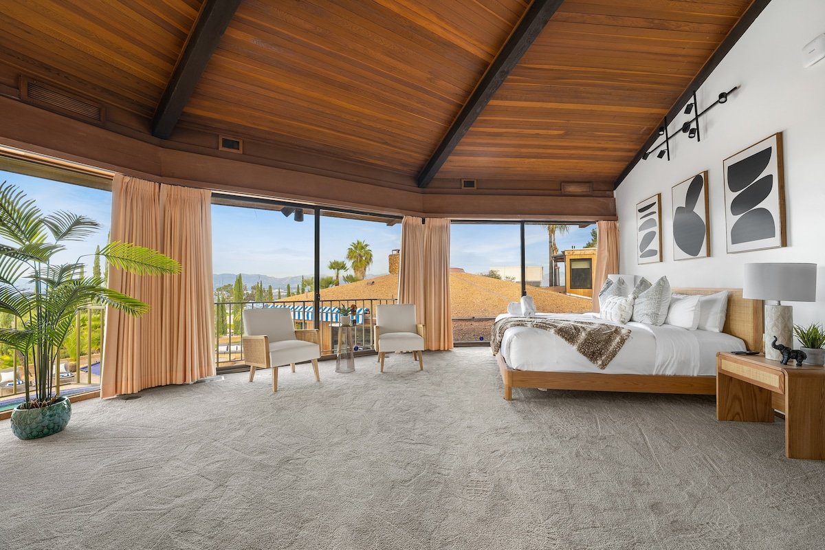 Unique Lewis-Loughrey Masterpiece w/ Surreal Views gallery image 2