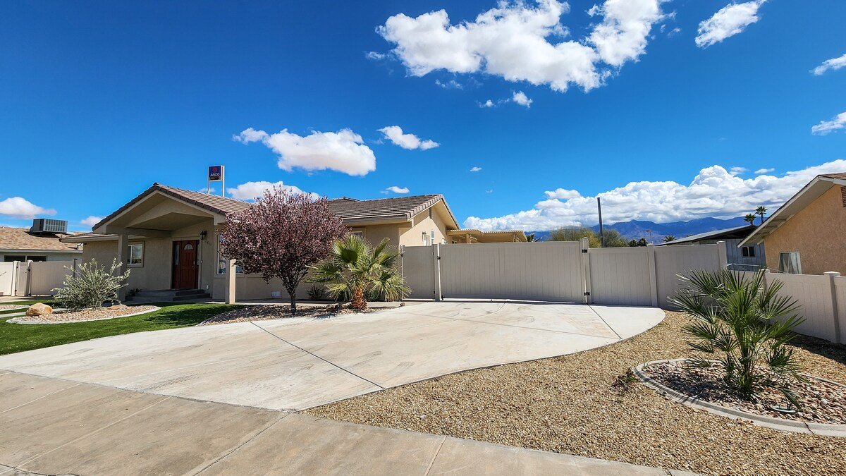 Desert Pool Retreat gallery image 4