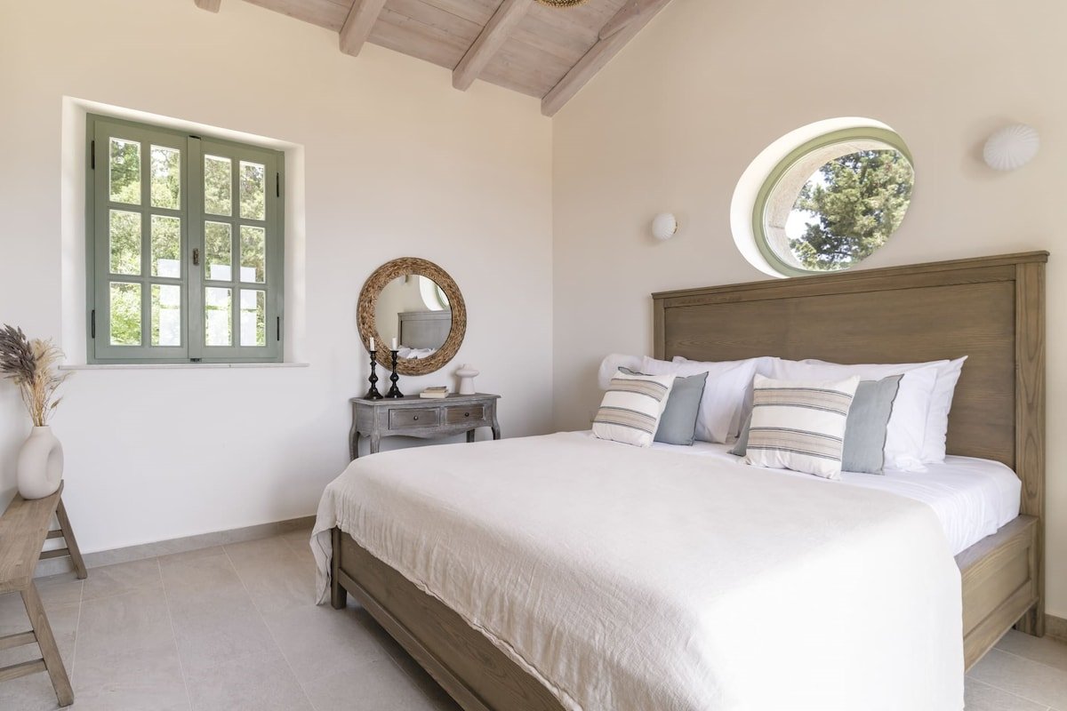 Louisa gallery image 4