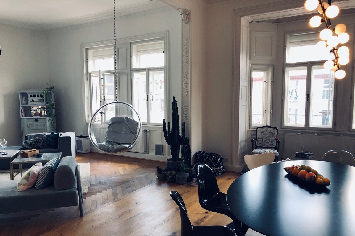 Grand residence with terrace near Opera gallery image 3