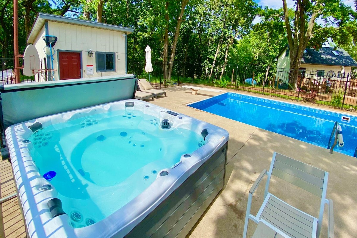 Rustic Farmhouse with Sweeping Forest Views gallery image 4