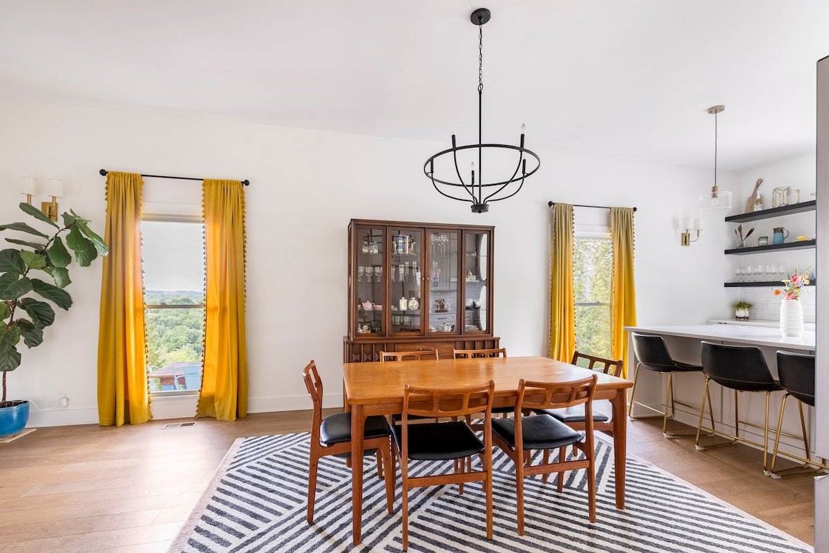 Hilltop Colonial with views, hot tub & pool gallery image 3