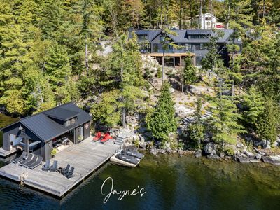 Stunning New Build! 6 bed cottage on Lake Rosseau