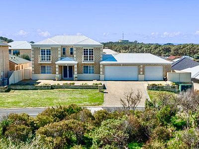 Beach House with Private Pool (Netflix & Kayo)