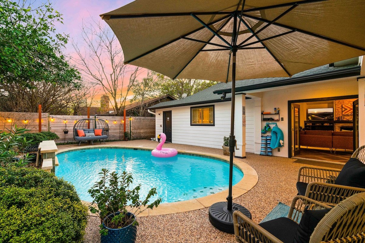 ATXpoolhaus | 3 min to Q2, Domain, & Breweries gallery image 4