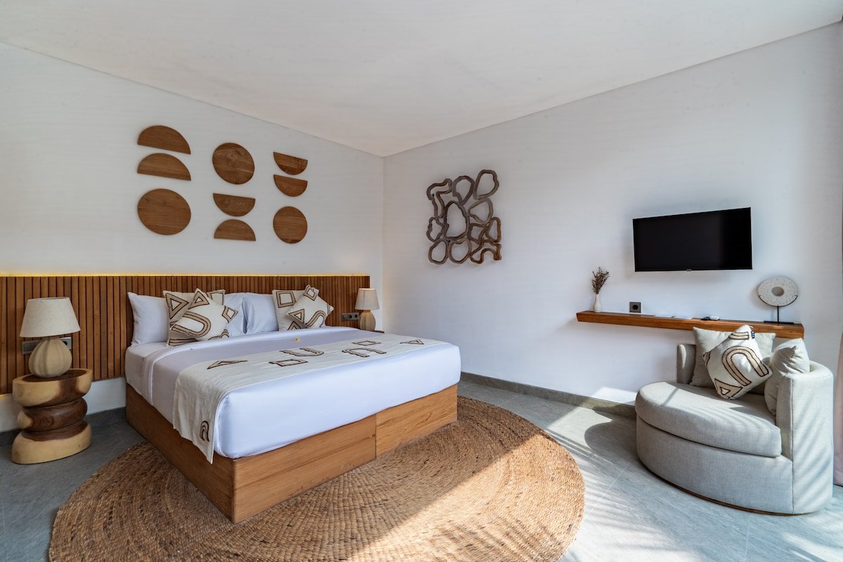 10BR Laia & Naiba: Gym & Infinity Pool Retreat gallery image 4