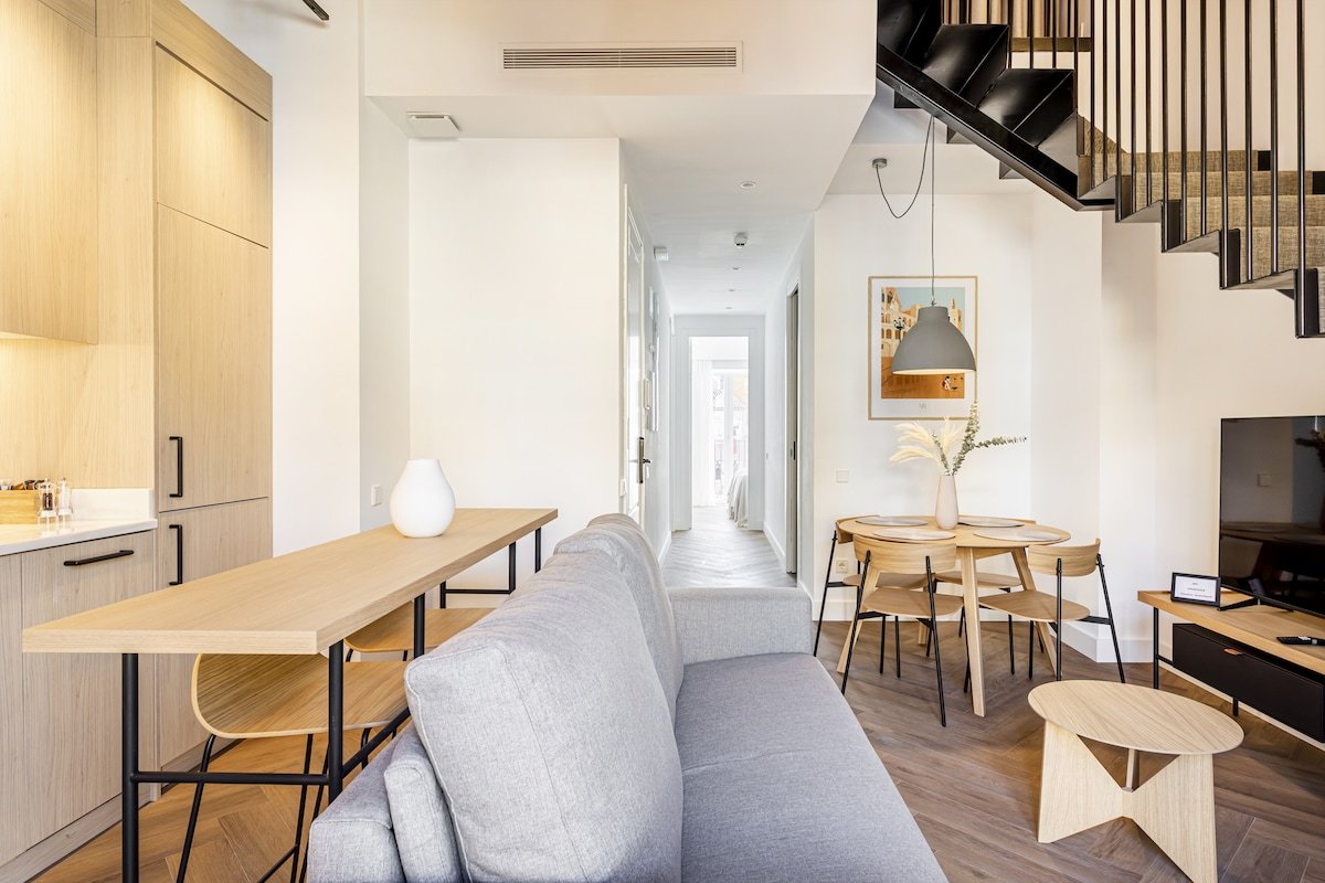 N8. Stunning Duplex in the City Center gallery image 4