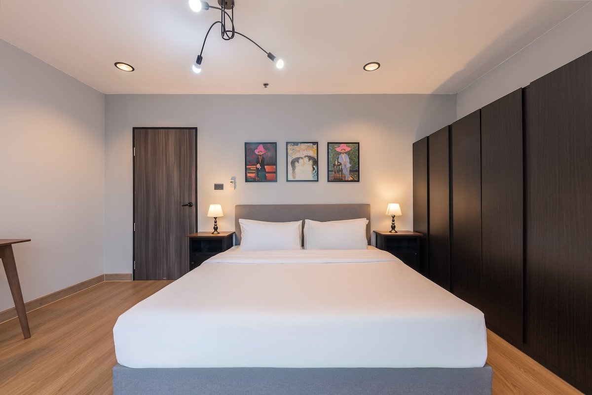 *INCREDIBLE*View! Huge 3BR *Pool Table*Free PickUp gallery image 3