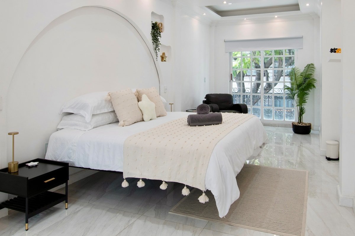 ¡Crystal! – 7BR Fantastic! In heart of Roma gallery image 3