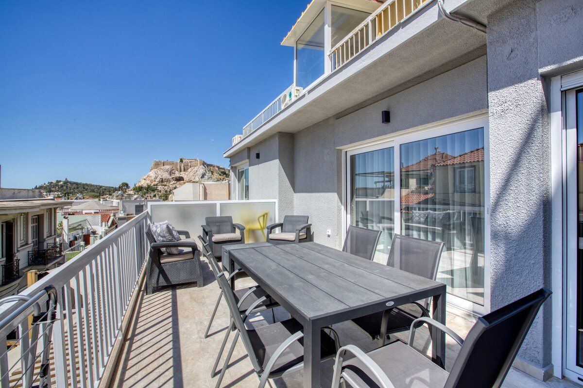 Selini – Topfloor apartment in historical Athens gallery image 5