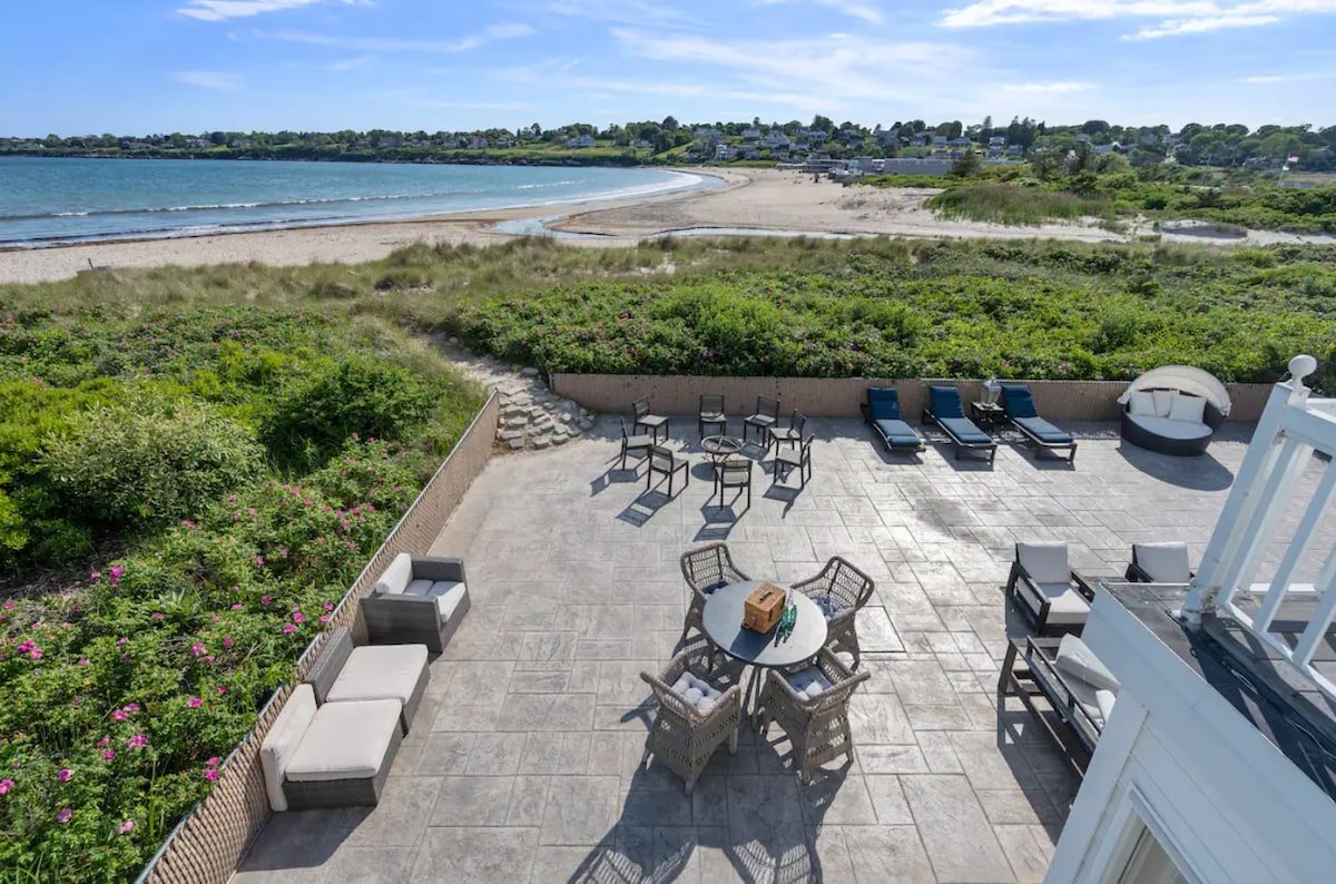 Seascape: Waterfront Beach Home gallery image 4