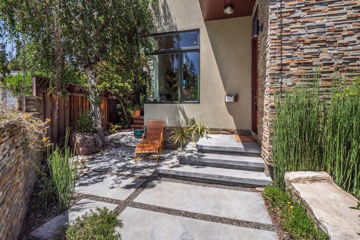 Contemporary Palo Alto Home gallery image 3