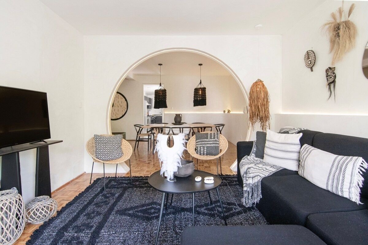 Tribal Bohemian Top Floor with balcony in Condesa gallery image 3