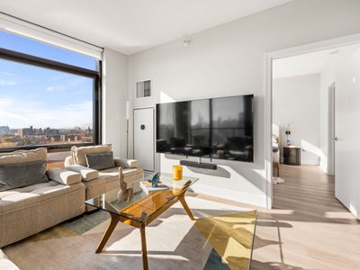 Spacious West Loop Retreat for Business Groups