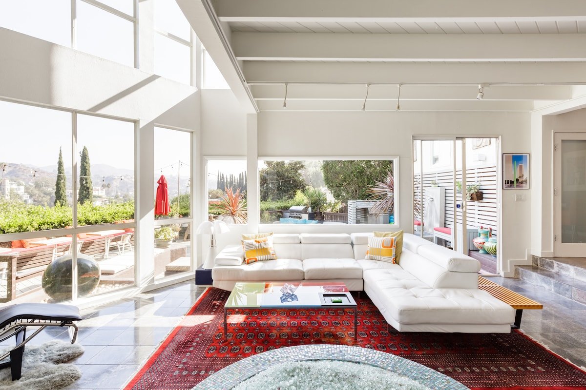 Serenity in an Architectural Masterpiece with Walls of Glass gallery image 2