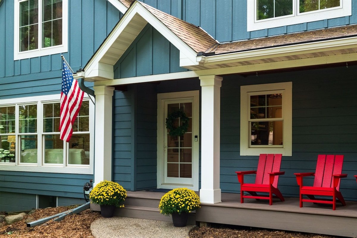 Lake Minnetonka time! Fireplace,games,beach! gallery image 3