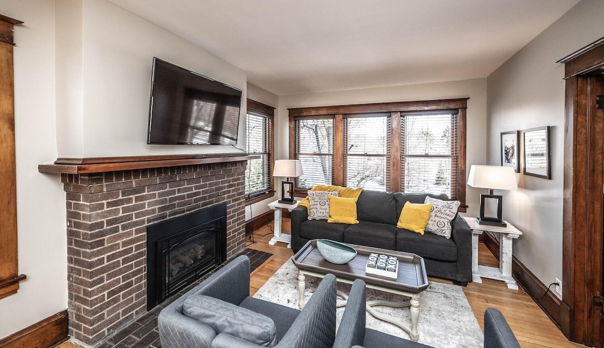 Charming Parkview 4BR 2BA StateFair Fenced Yard gallery image 2