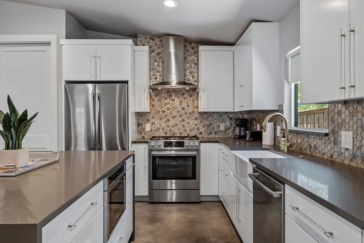 South Lamar Wellness Haven | Sauna | Hot Tub | BBQ gallery image 5