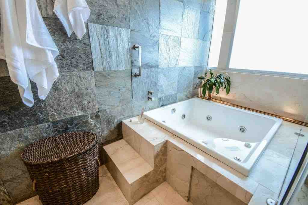 Private jacuzzi, great views and perfect location! gallery image 5