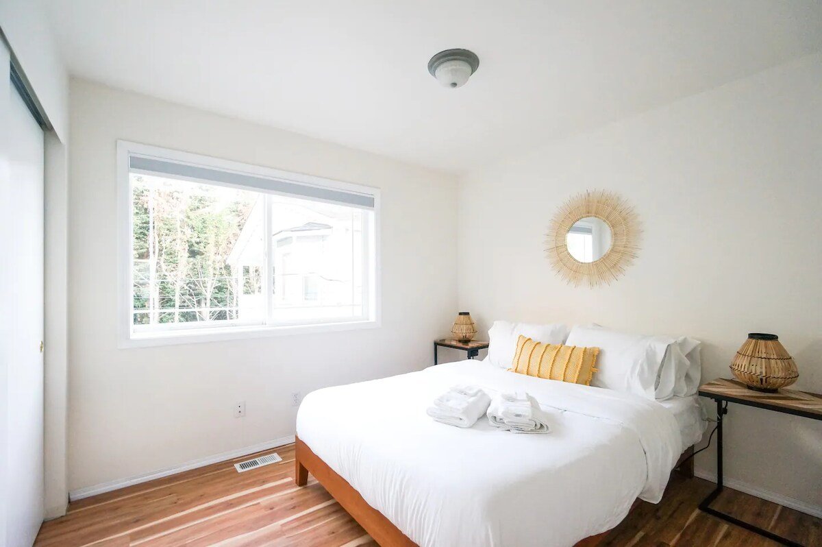 Bright 6BR Seattle Home w/ Parking+Downtown Access gallery image 3