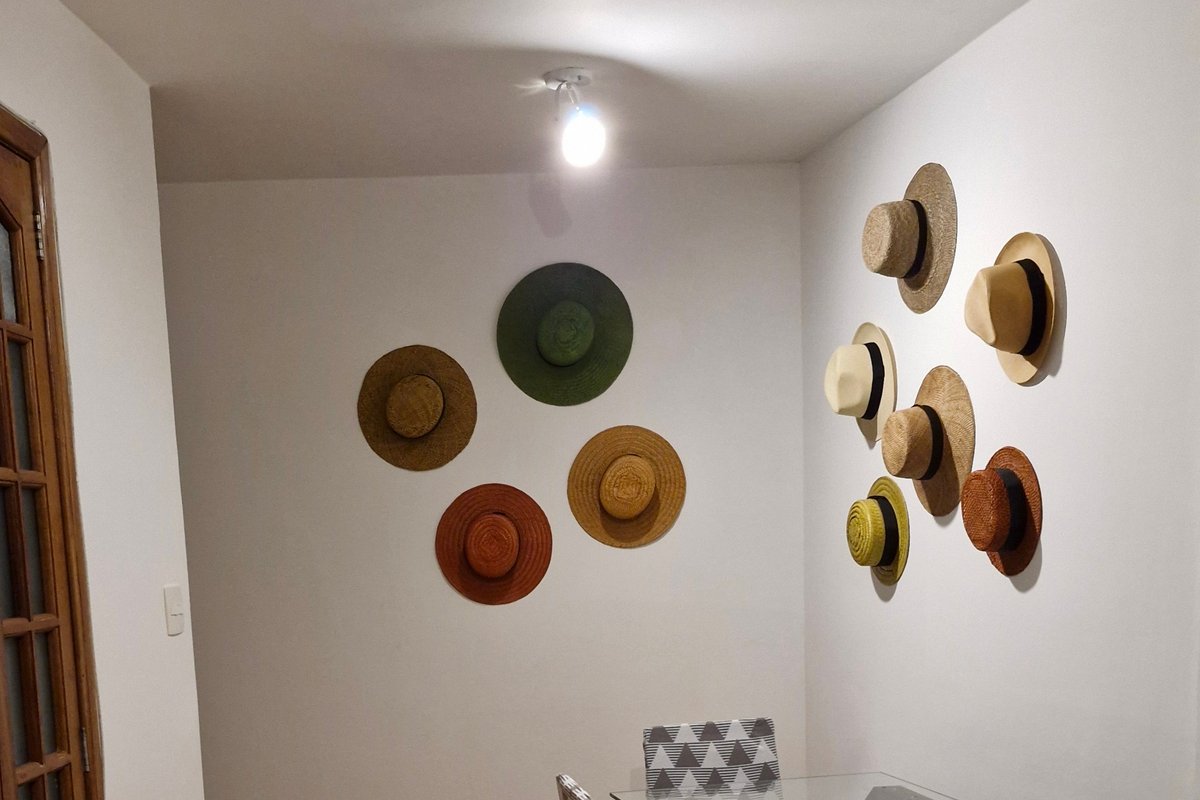 Confortável 2 quartos, sala, banheiro e cozinha.