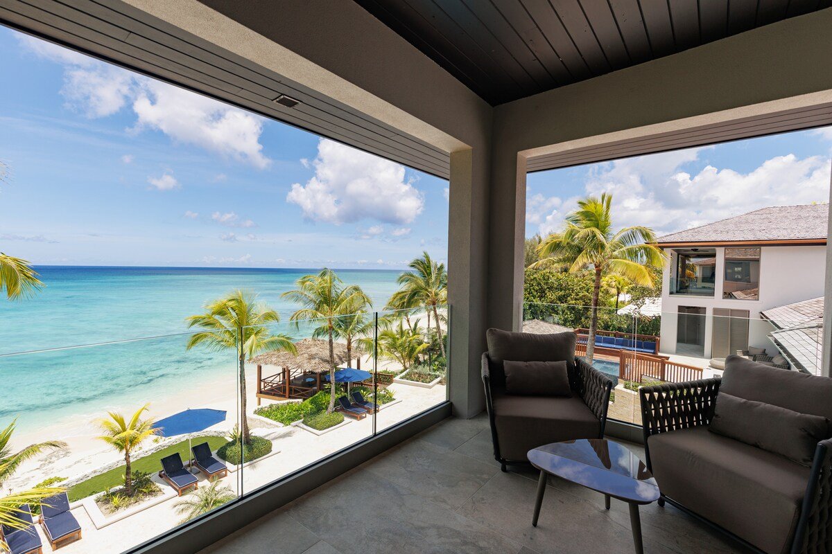 Luxury Oceanfront Villa with Private Beach & Pool gallery image 5