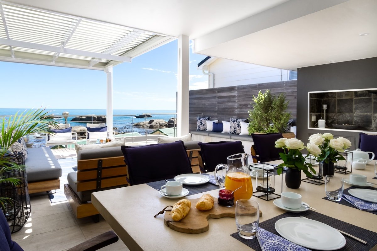 Stylish Villa On Ocean’s Edge, Unique Outdoor Area gallery image 4