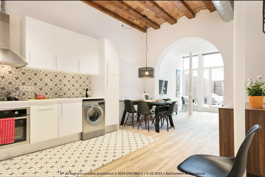 Catalonia Square Terrace & 5 bathrooms 5BD-5BTH gallery image 3