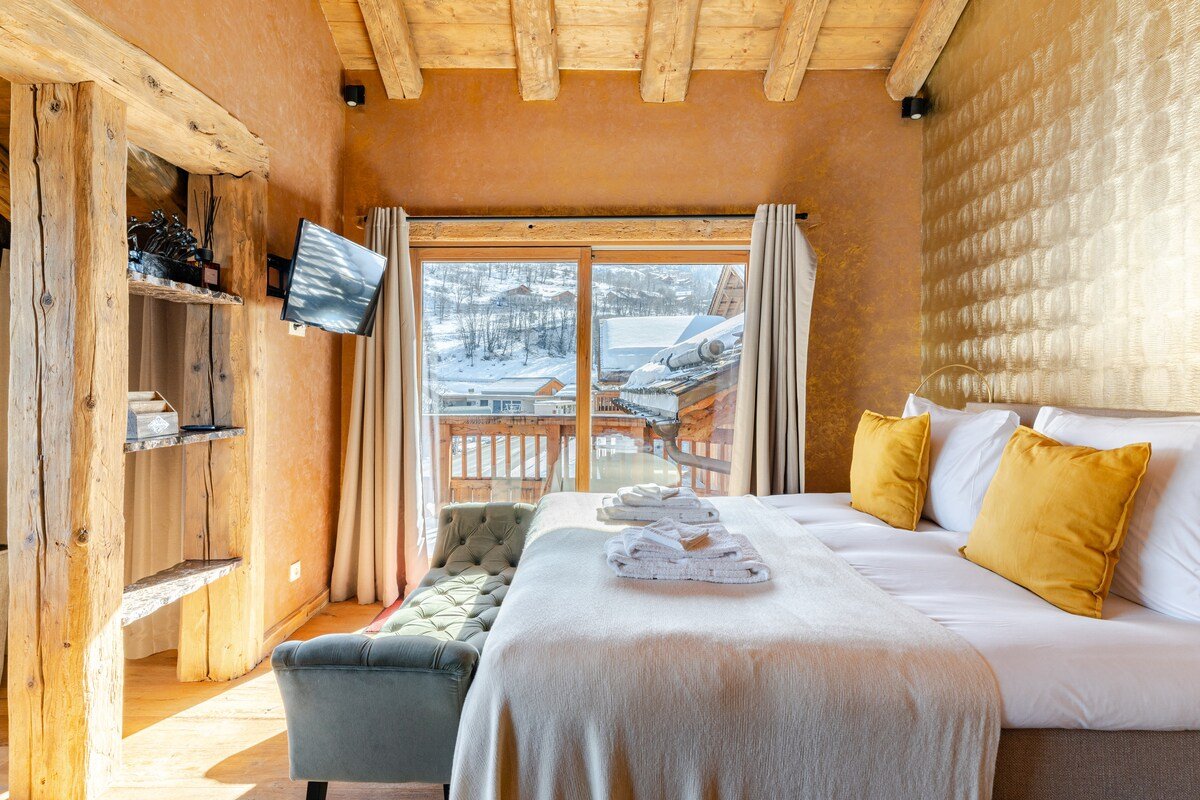 Chalet Cheval Blanc, indoor pool gallery image 5