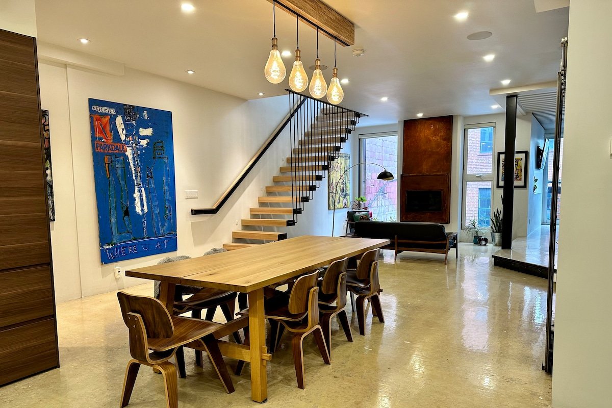 Container home on Queen St. W. gallery image 5