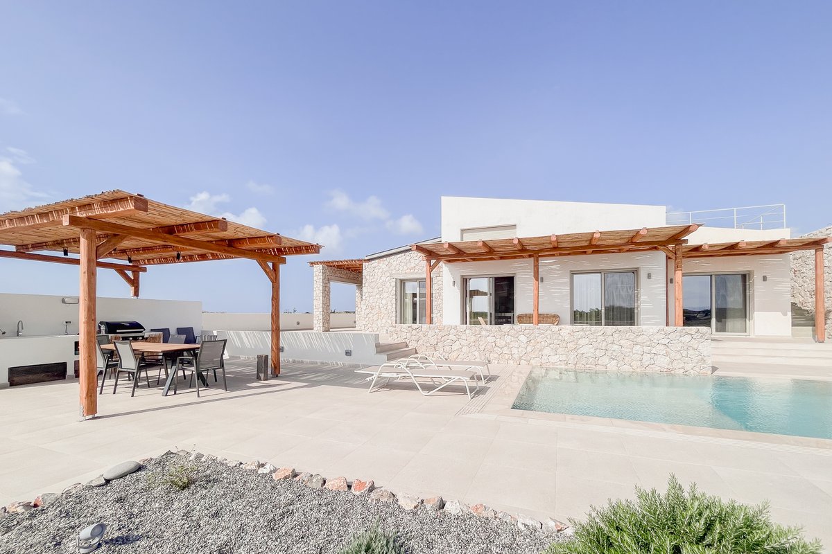 Beach House 4BR Private w/pool