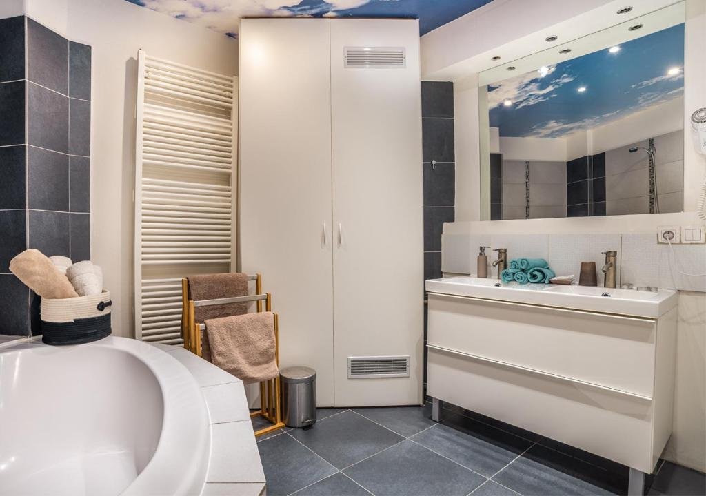 Attic Apartment, Old Town Prague, sleeps 8 gallery image 4