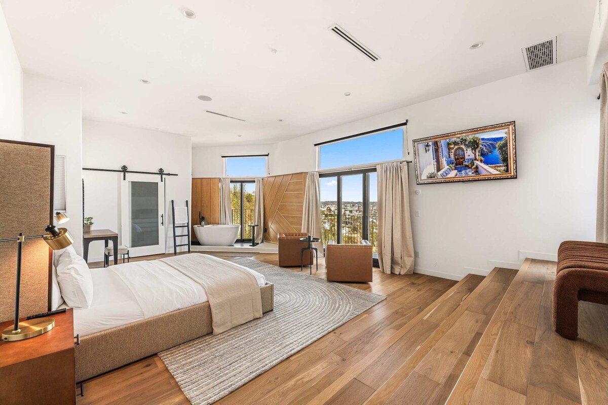 Hillside Haven | Infinity Pool & Skyline Views gallery image 5