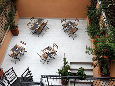 Whole Roman Building 6br/6baths!