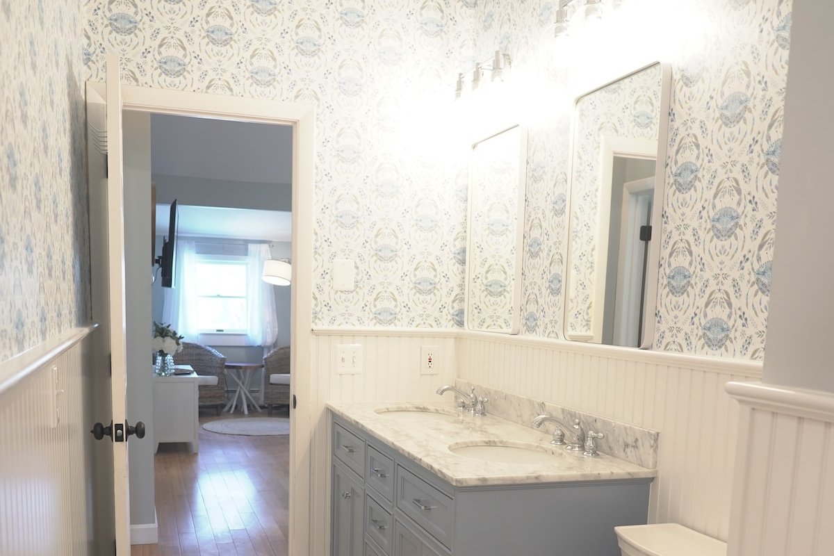 6 bedroom, 2 kitchen beach house, 0.4 mi to beach! gallery image 4