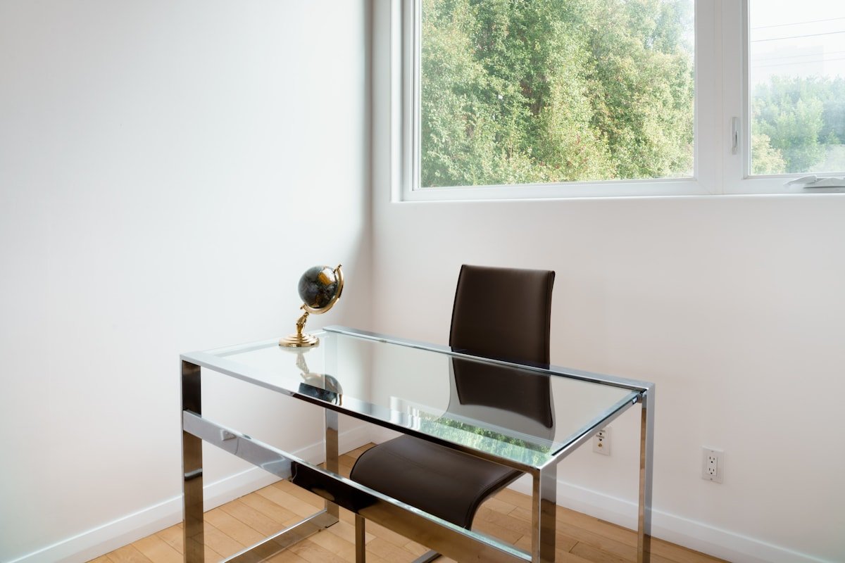 Century City Retreat with High Ceilings gallery image 4