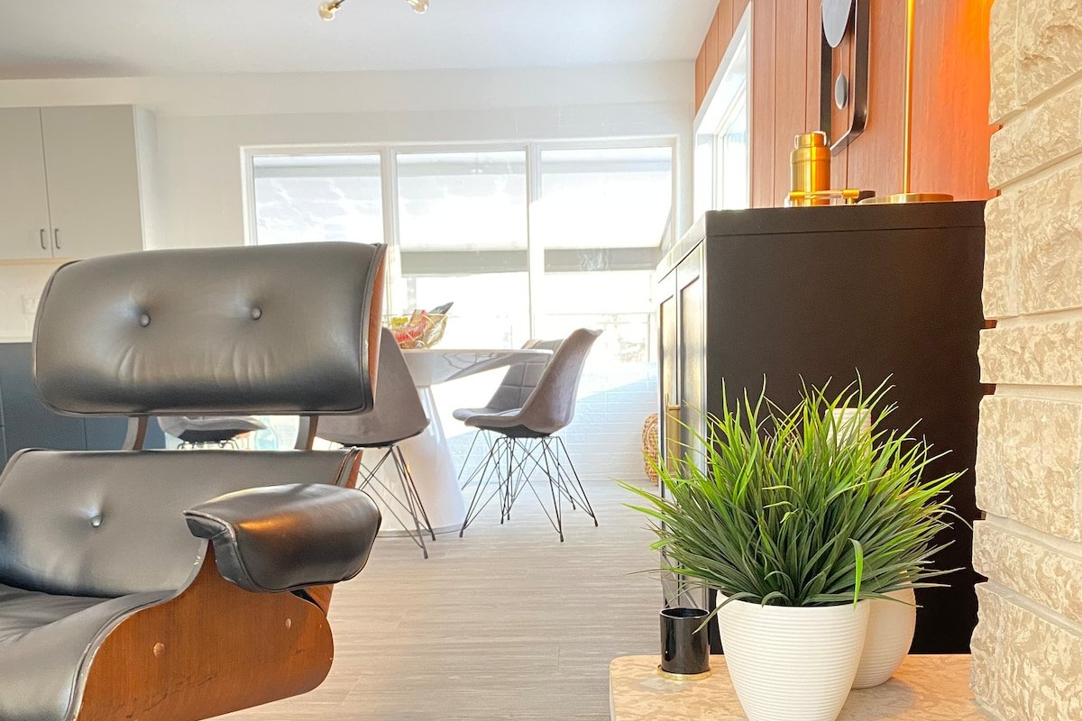 Renovated mid-century home gallery image 5