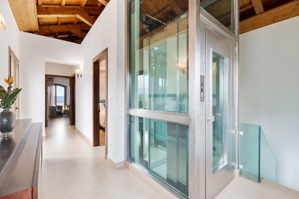 Luxurious Villa Liandri – 600 m² Resort gallery image 3