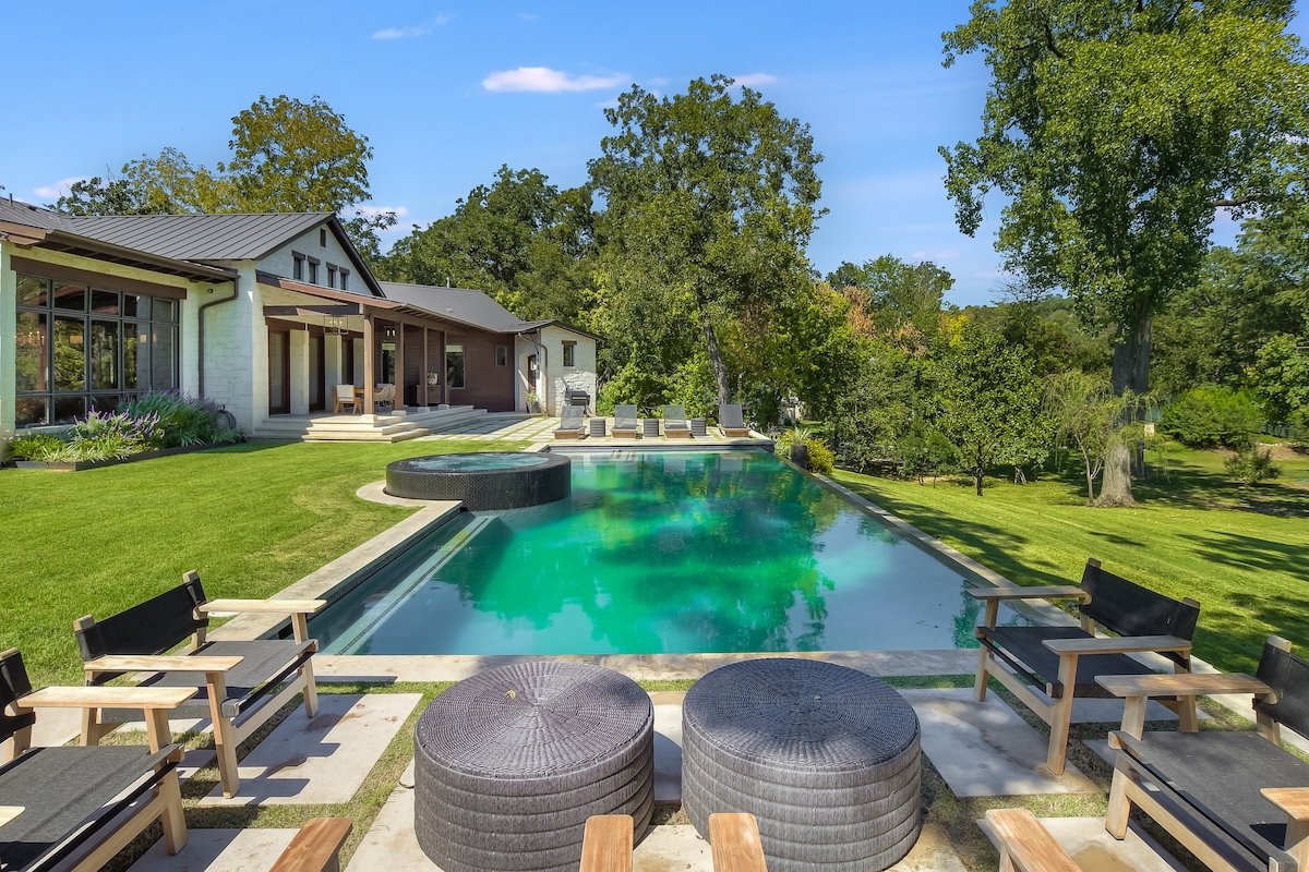 Above Sapphire | Lakefront I Casita | Pool & Spa I gallery image 5