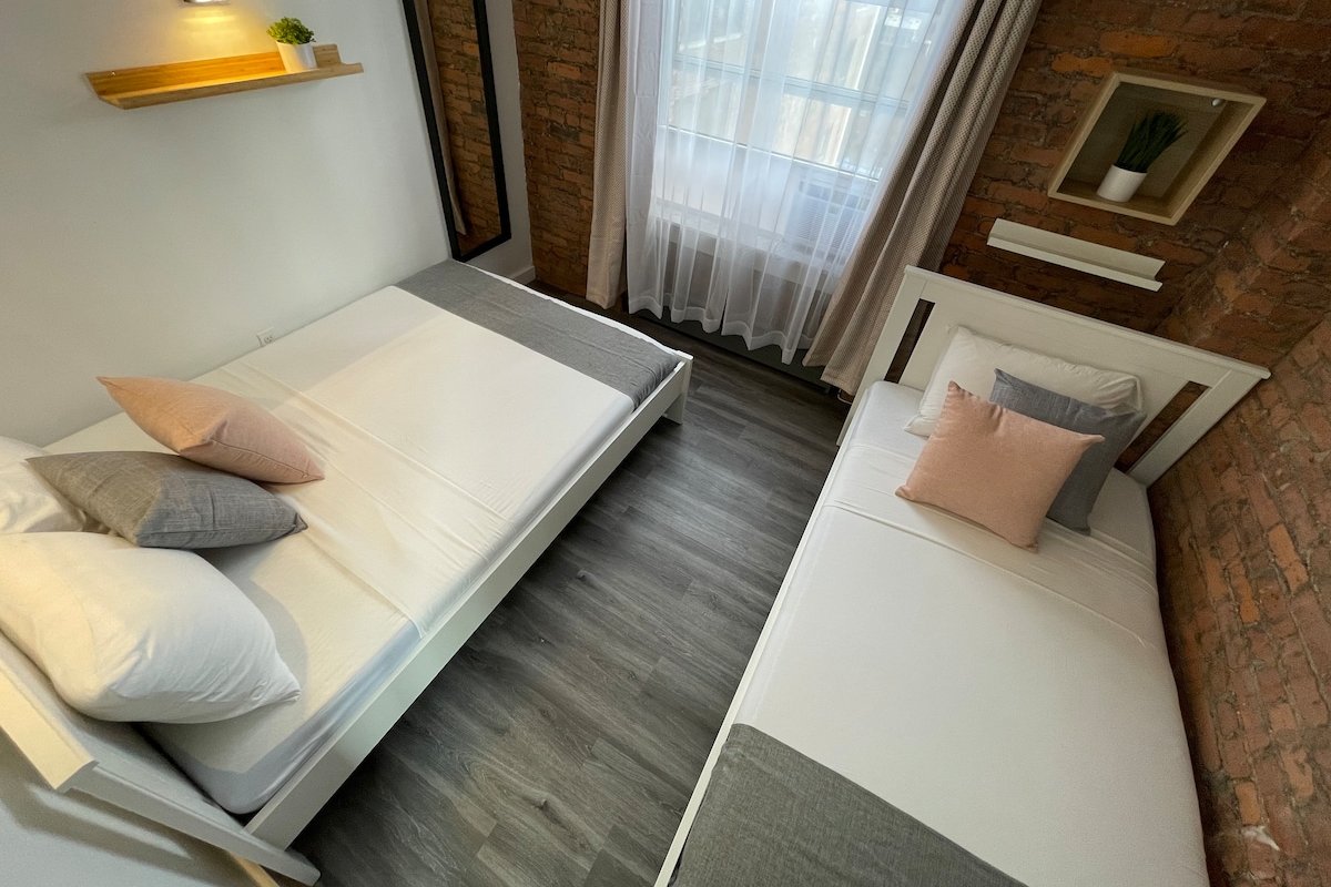 Two bed room on 12th floor. gallery image 5