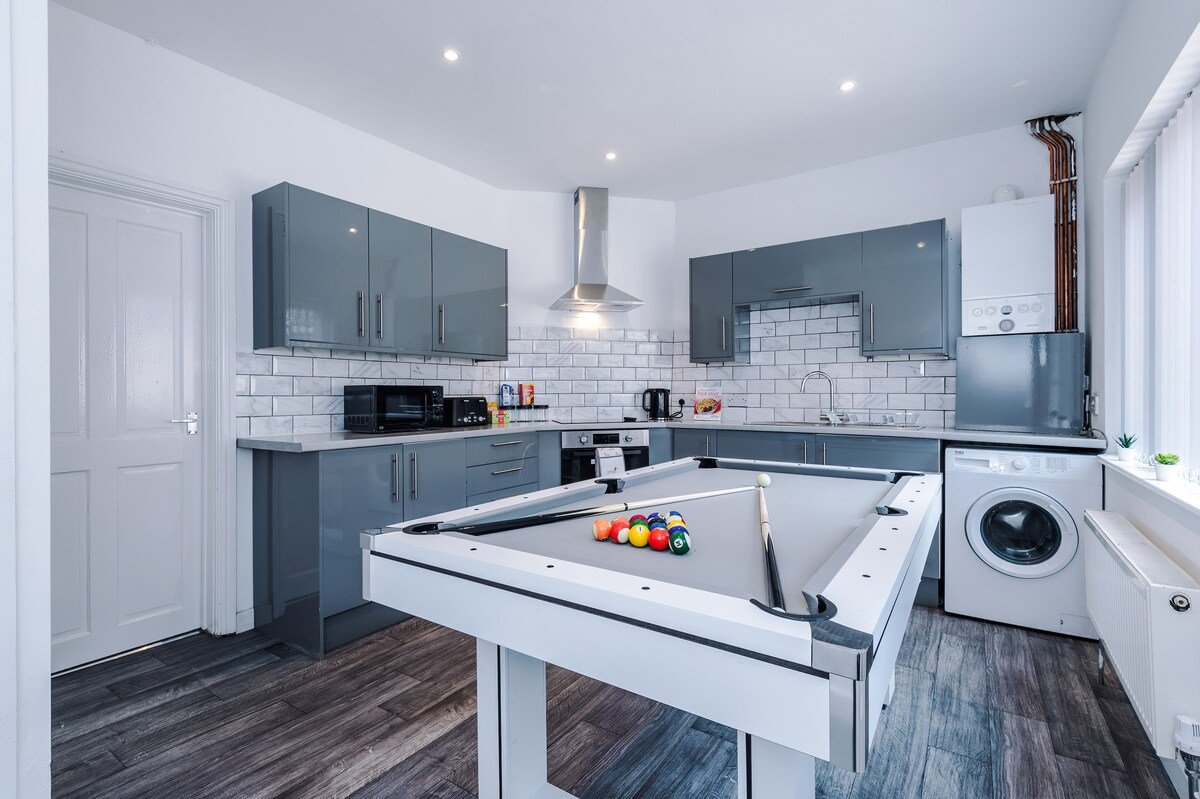 Long Stays Contractors| Central | Parking gallery image 3