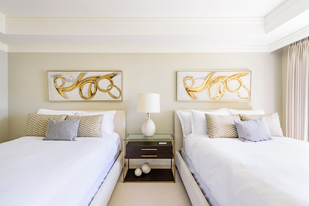 Ritz-Carlton Condo by RC Cayman Residences Rentals gallery image 2