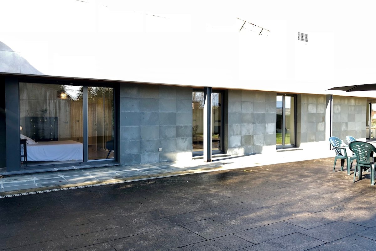 4 BEDROOM VILLA 15MIN FROM CITYCENTER PARKING WIFI gallery image 5