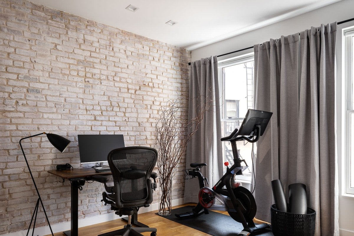 Rove Travel |Astor House | 4BR TH w/ Private Roof gallery image 5