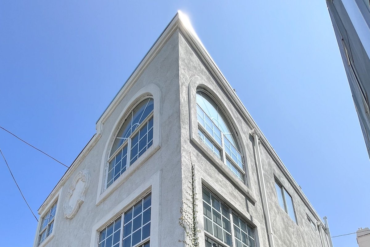 3 Story hideaway right in the Heart of Venice gallery image 2