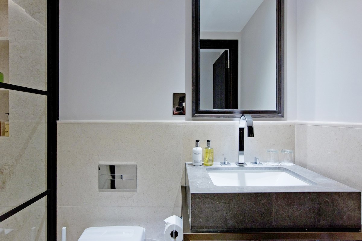 37GS Residences | 3bedroom Apt 309 near Piccadilly gallery image 4